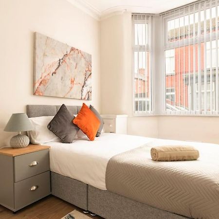 3-Bedroom Home In Liverpool L15 With Free Parking Exterior foto