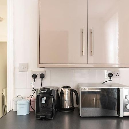 3-Bedroom Home In Liverpool L15 With Free Parking Exterior foto